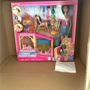 Barbie Mysteries Horse Chase Playset - Pink and Blue